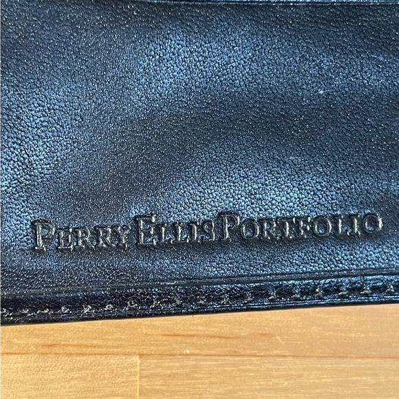 Perry Ellis Portfolio Genuine Leather bifold men's wallet - Picture 11 of 13